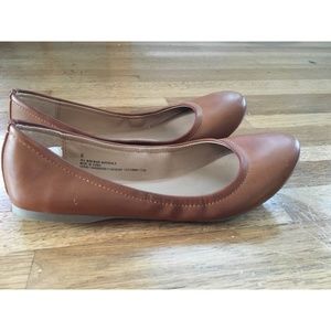 Brand new never worn ballerina flats. Size 8